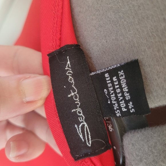 Seductions top, red, strapless, rosette. - Picture 2 of 3